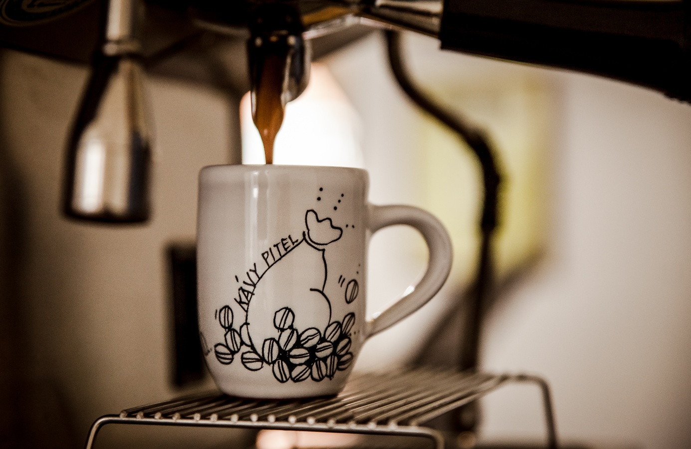 Espresso připravované do šálku Kávy Pitel